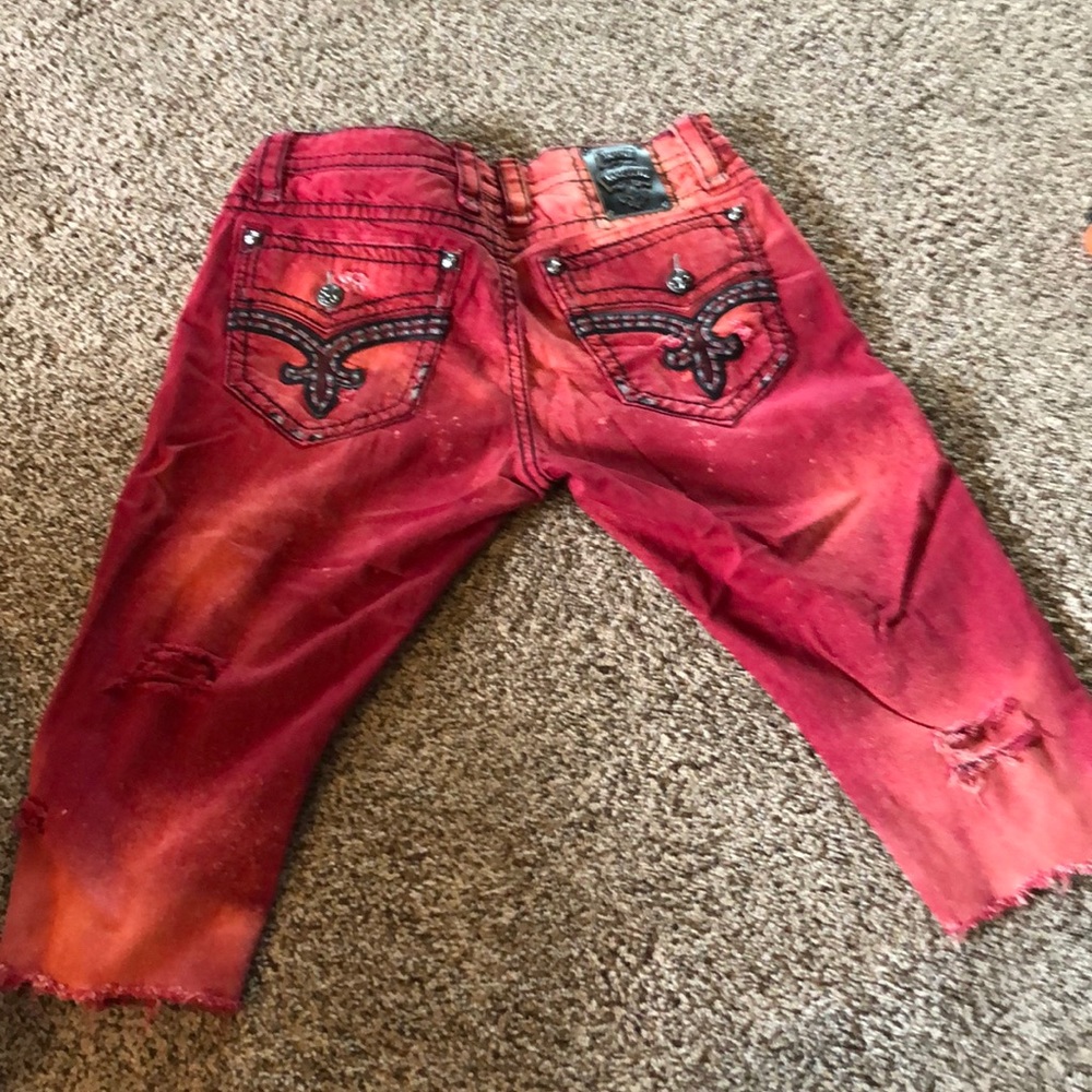 Authentic Rock Revival Capri